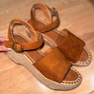 Universal Thread Brown Platform Sandals